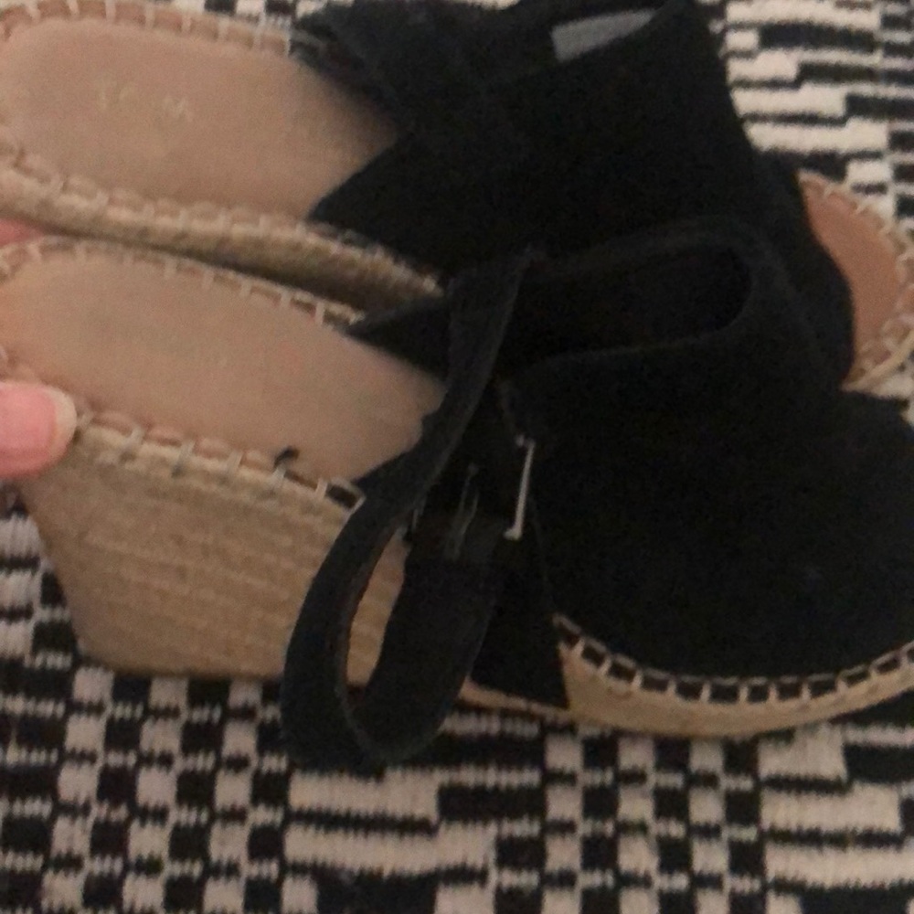 Toms sandals high heels described as pictured